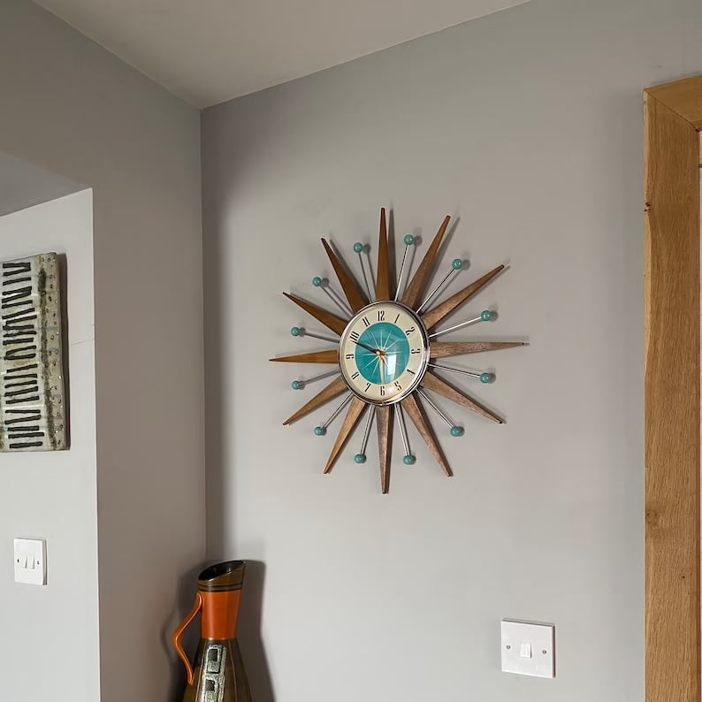 Handgemaakte wandklok in mid-century-stijl | Retro-wanddecoratie, stil & werkt op batterijen