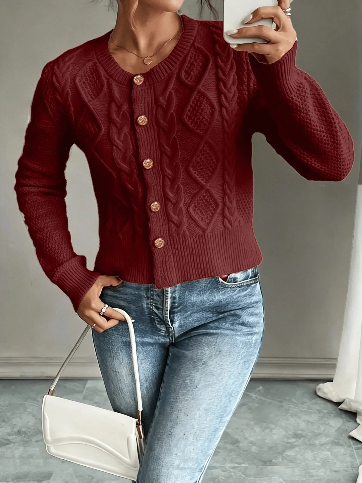 Damaris kabelgebreid damesvest met knoopsluiting