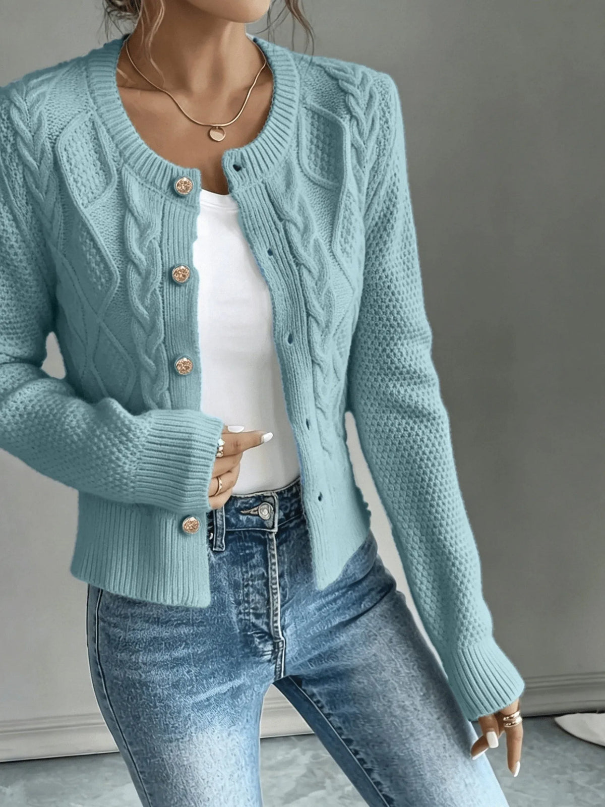 Damaris kabelgebreid damesvest met knoopsluiting