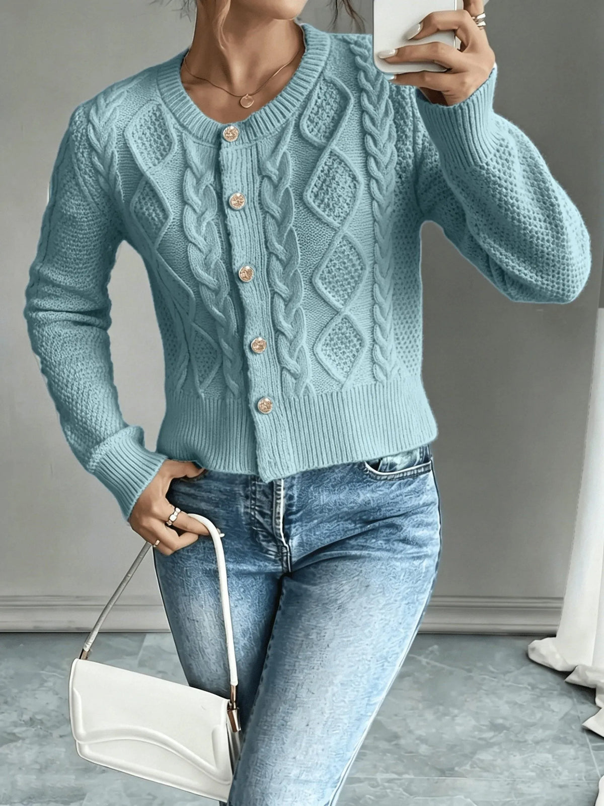 Damaris kabelgebreid damesvest met knoopsluiting