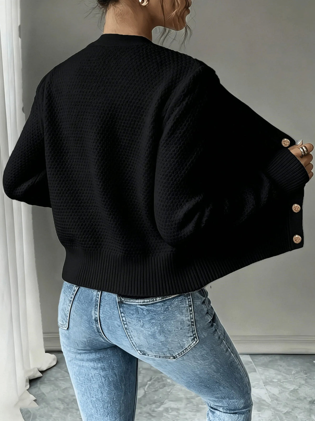 Damaris kabelgebreid damesvest met knoopsluiting