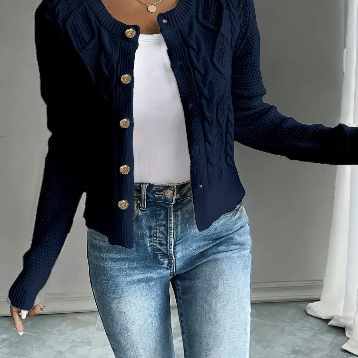 Damaris kabelgebreid damesvest met knoopsluiting