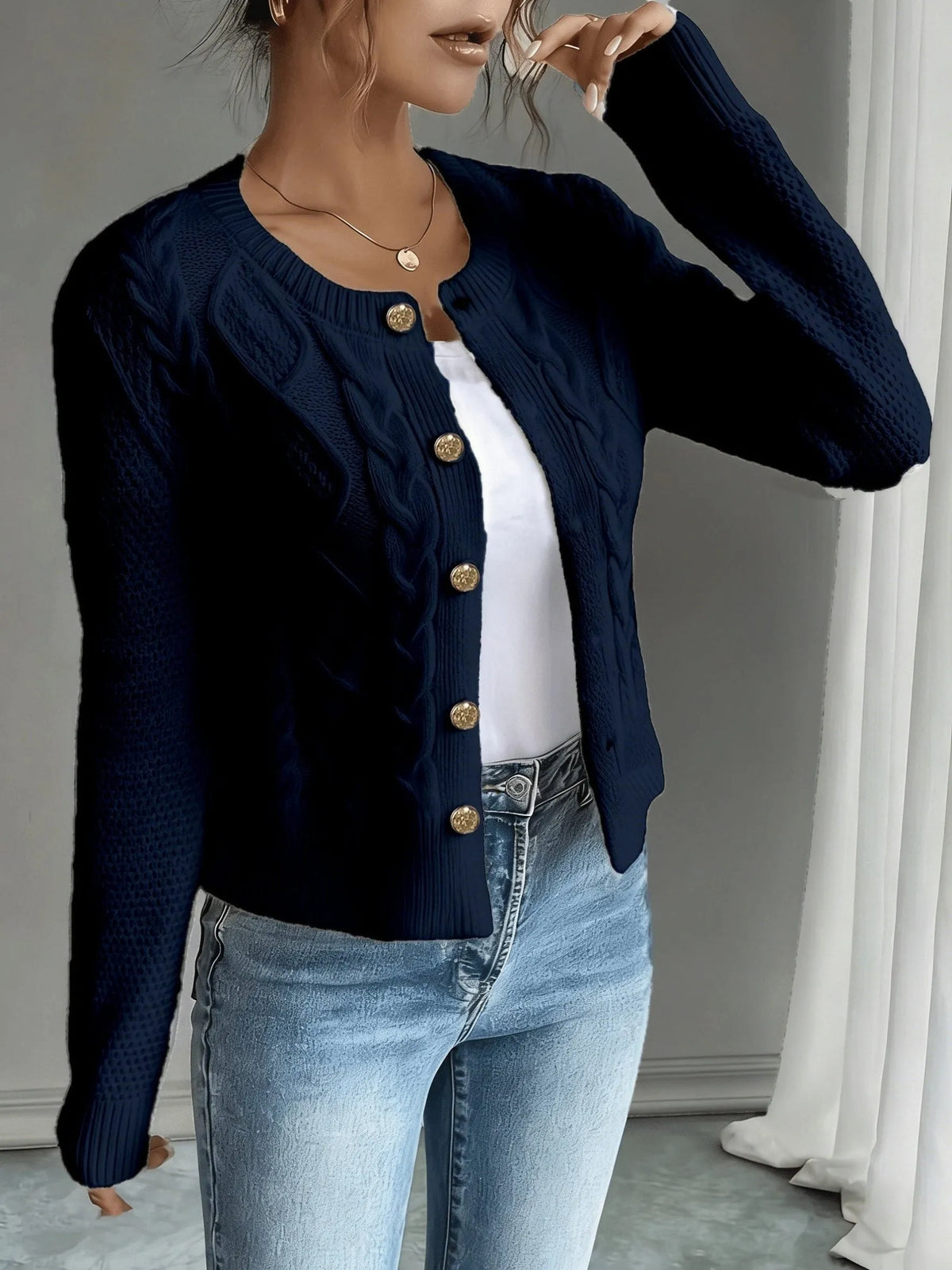 Damaris kabelgebreid damesvest met knoopsluiting