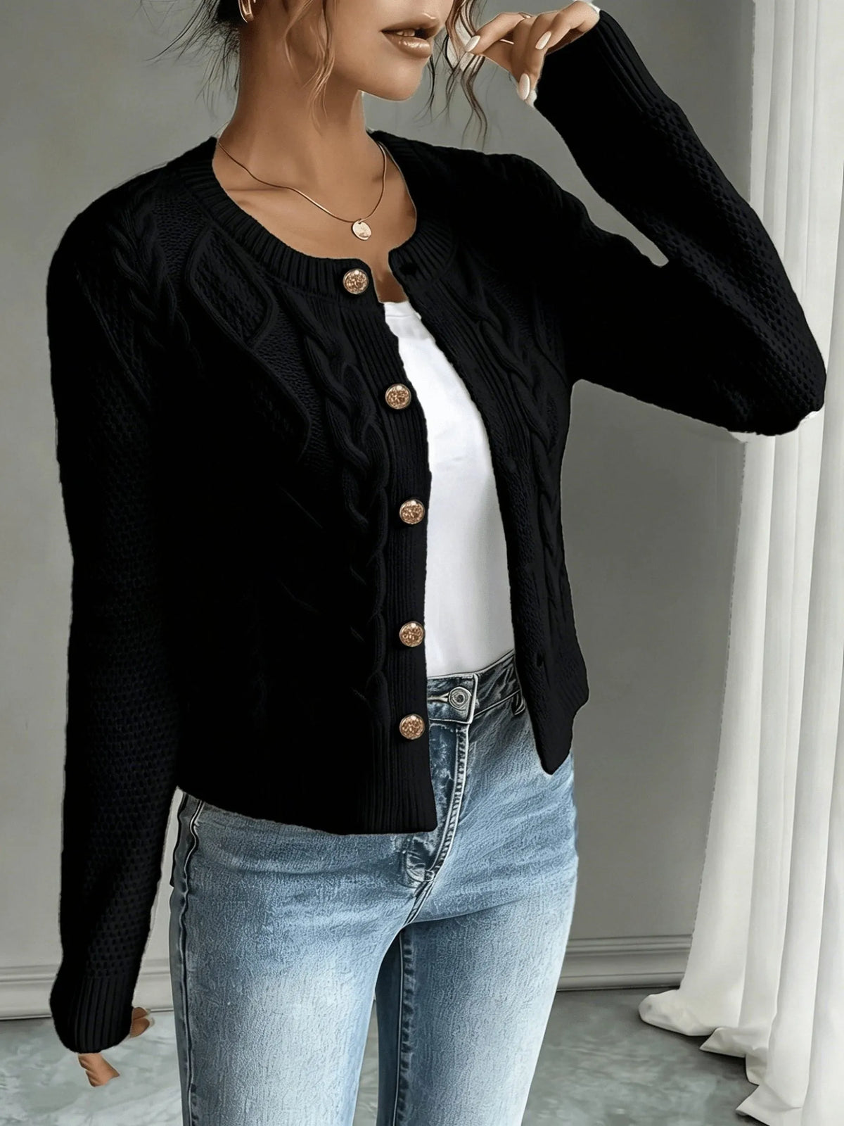 Damaris kabelgebreid damesvest met knoopsluiting