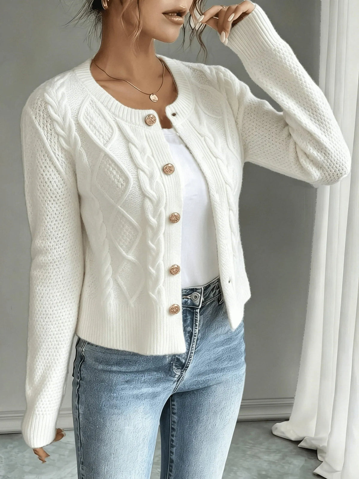 Damaris kabelgebreid damesvest met knoopsluiting