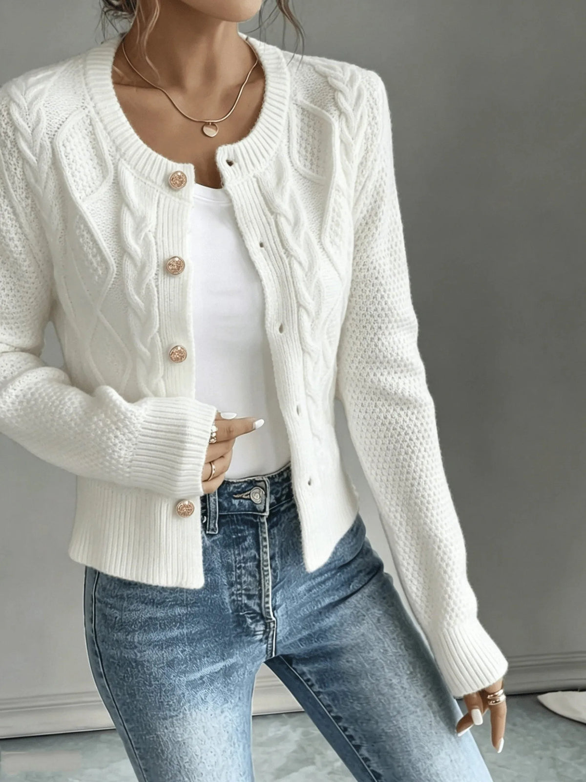 Damaris kabelgebreid damesvest met knoopsluiting