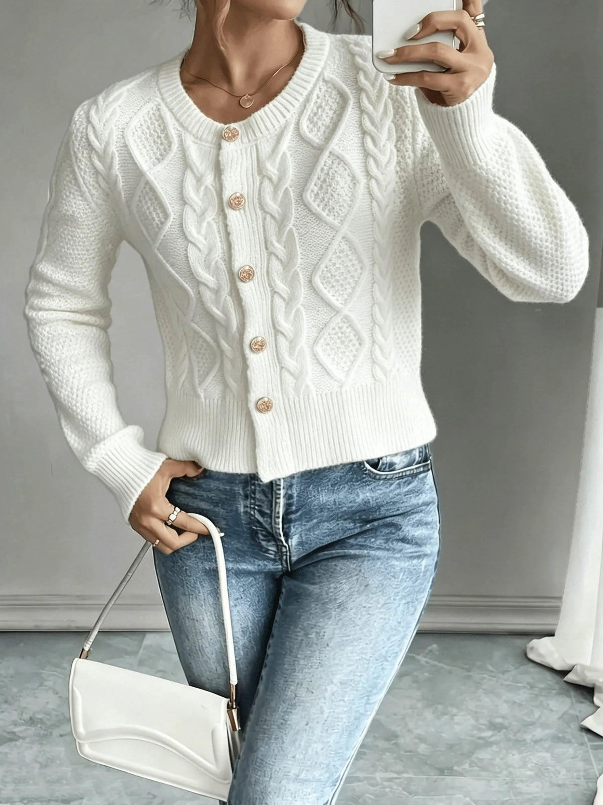 Damaris kabelgebreid damesvest met knoopsluiting