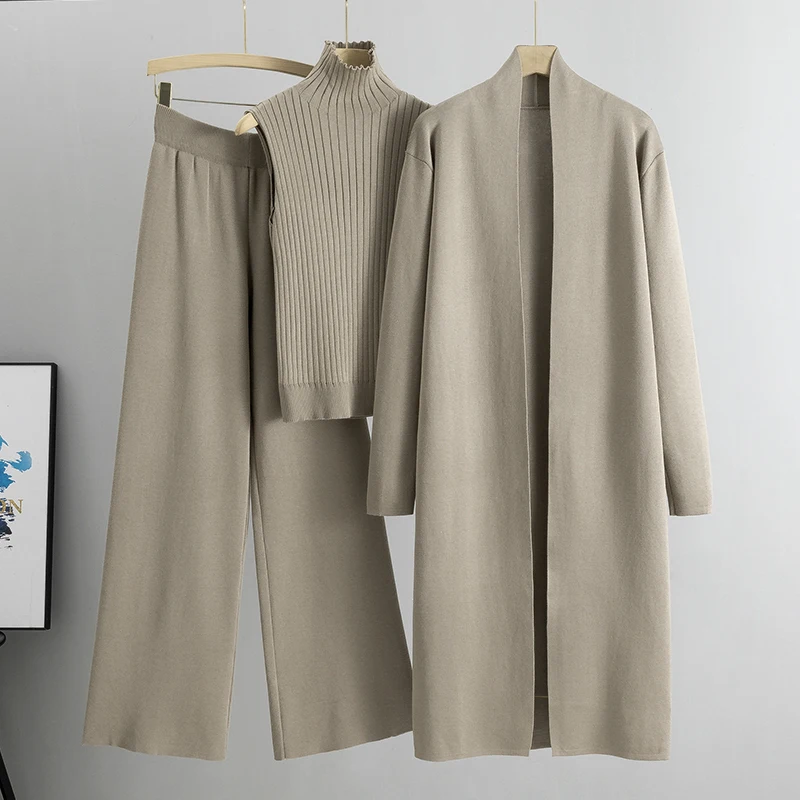 Driedelige set met broek, top en vest voor dames