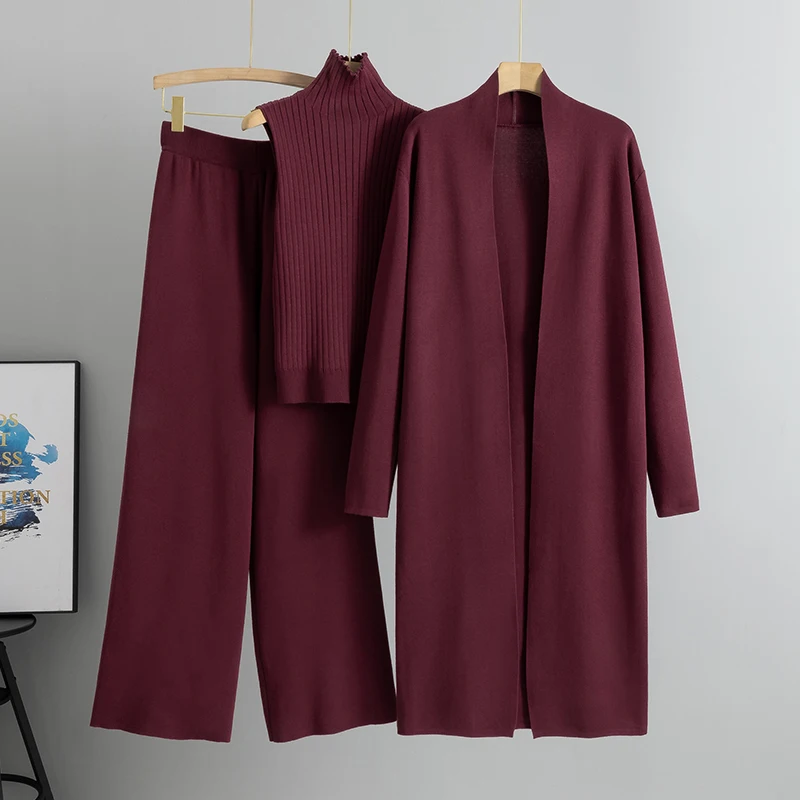 Driedelige set met broek, top en vest voor dames