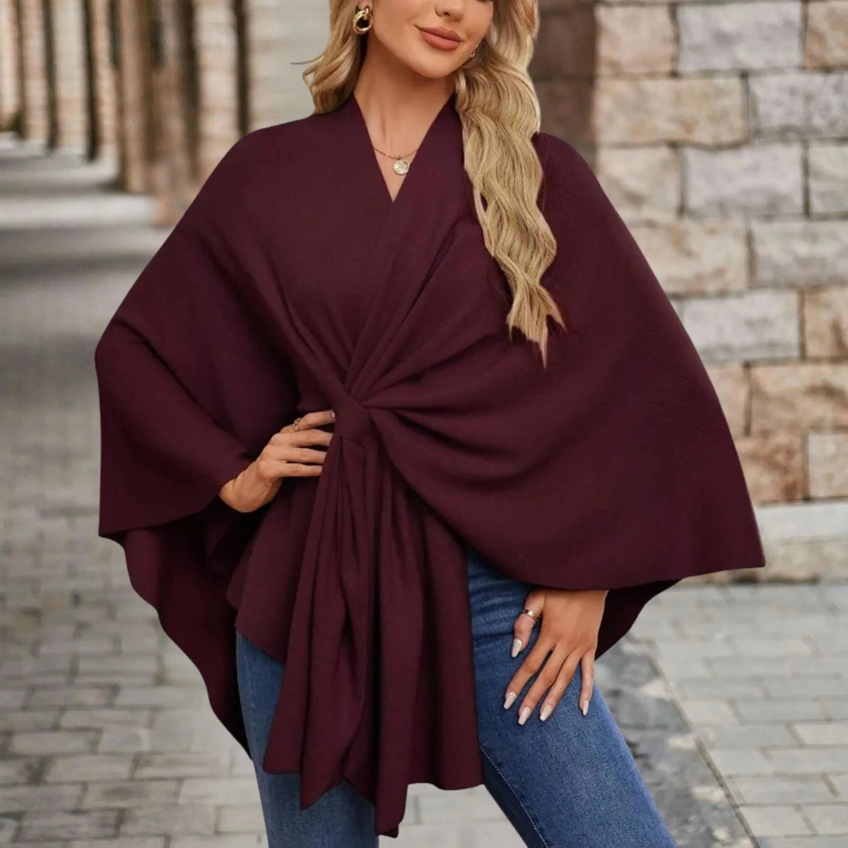 Gedrapeerde poncho met knoop aan de voorkant voor dames