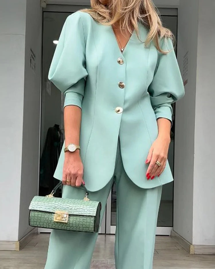 Chaveli- Comfy Trendy Tweedelige set Satijn Groen Model blazer nette broek Chique handtas Damespak