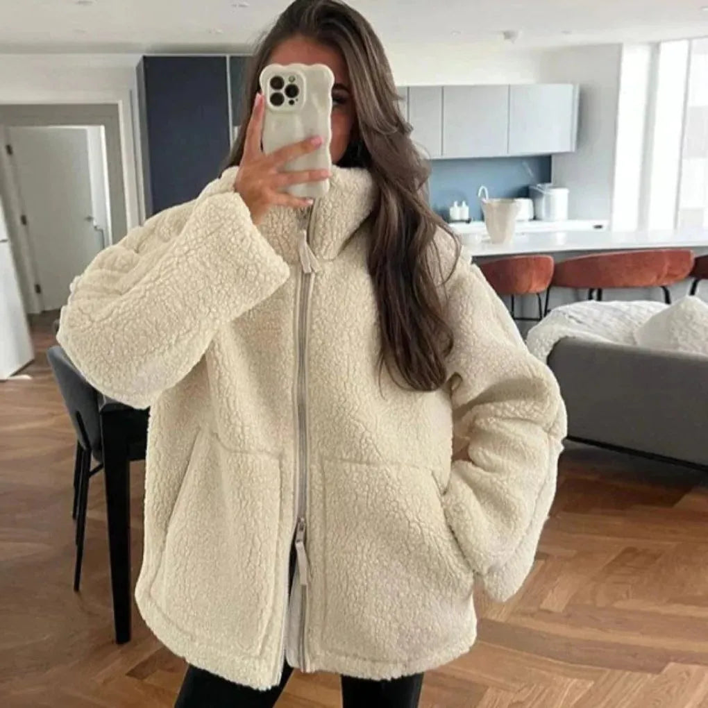 Elaina oversized fleece damesjack met opstaande kraag