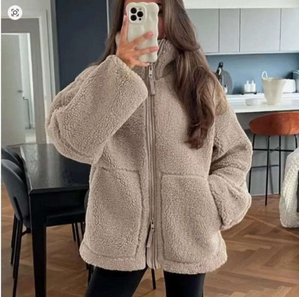Elaina oversized fleece damesjack met opstaande kraag