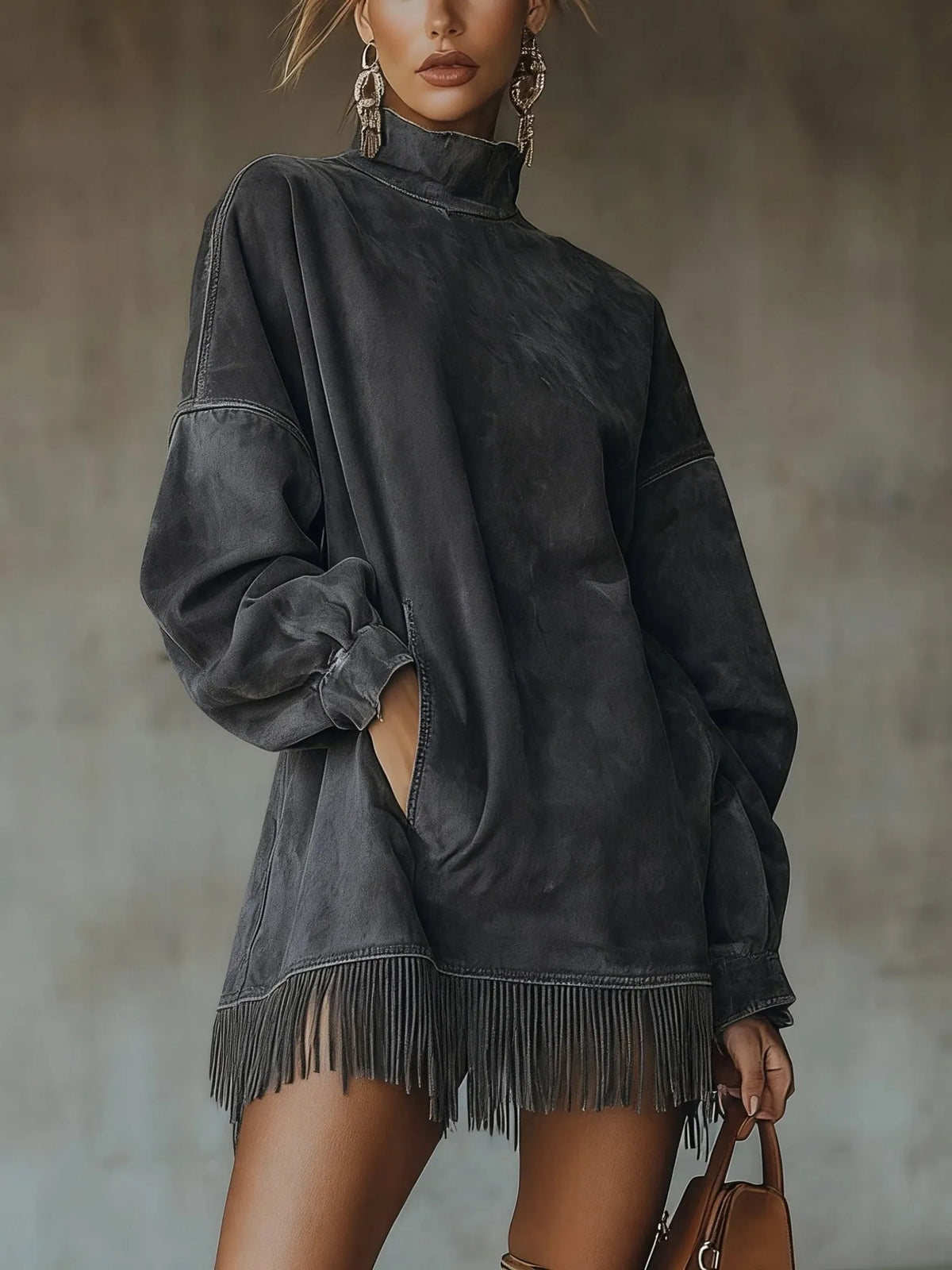 Faye oversized trui-jurk voor dames met lage col en franjeszoom