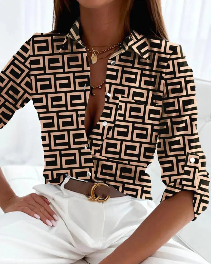 Freya damesblouse met artistieke print en knoopsluiting