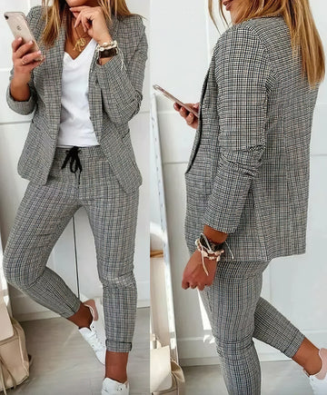 model draagt tweedelige geruite blazer set damespak zakelijke set business suit vrouwenpak met stretch en casual