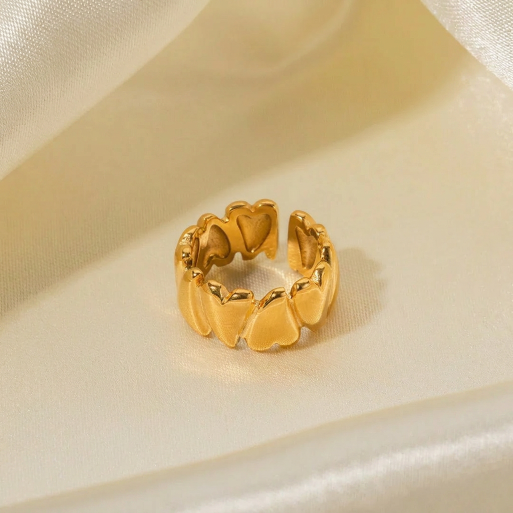 Open RVS Ring met Hartmotief en Gouden Afwerking
