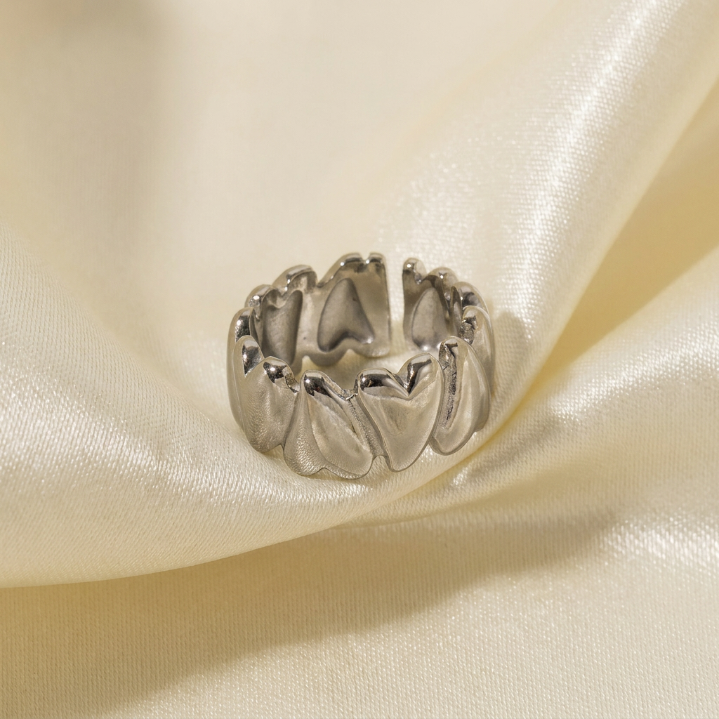 Open RVS Ring met Hartmotief en Gouden Afwerking