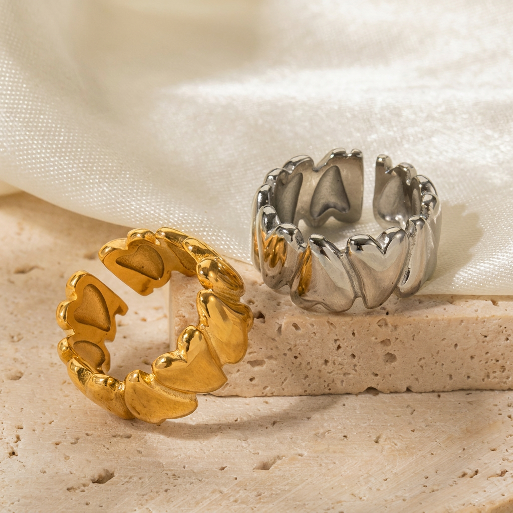 Open RVS Ring met Hartmotief en Gouden Afwerking