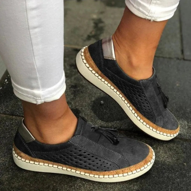 Isabelle geperforeerde suède damesloafers