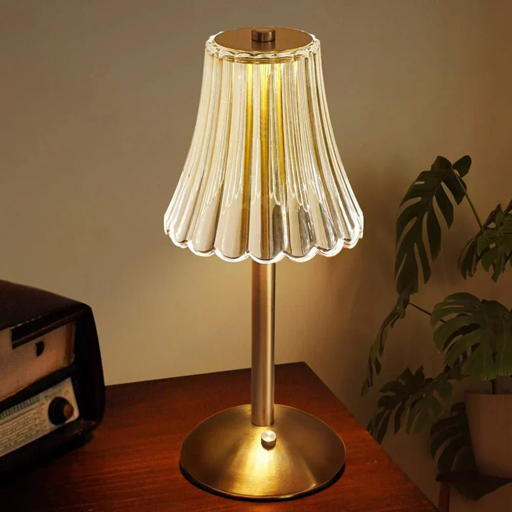Elegante LED tafellamp met kristallen lampenkap en gouden afwerking – touchbediening
