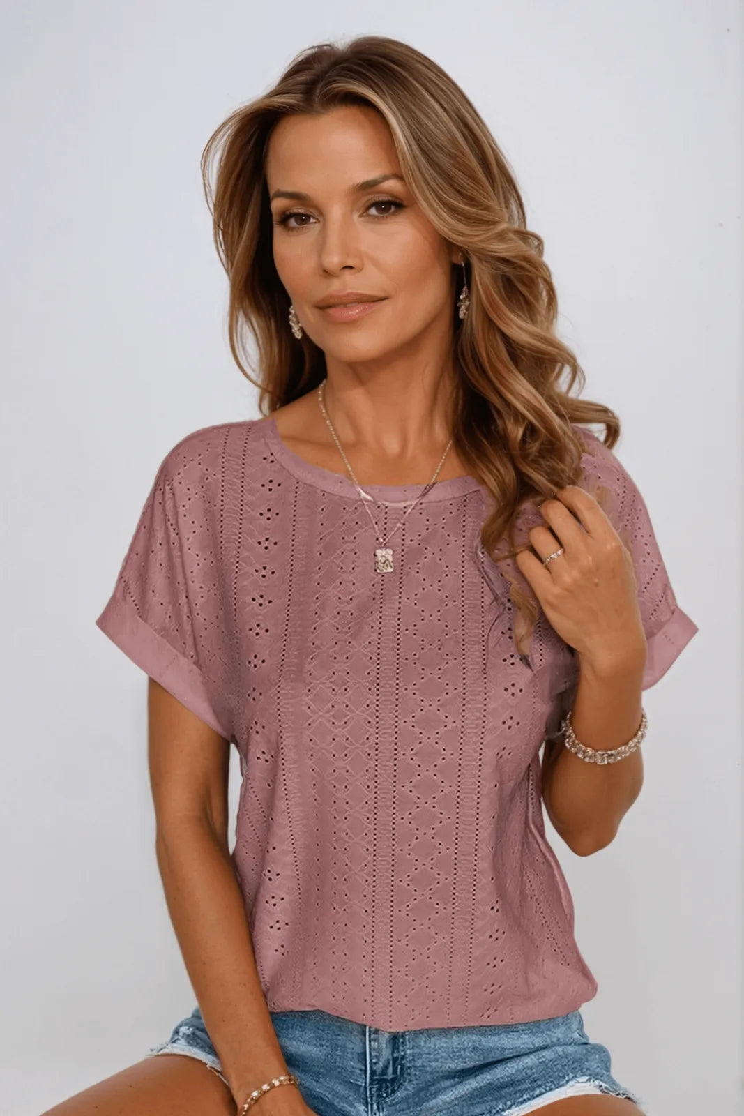 Juniper katoenen damestop met broderie, korte mouwen en ronde hals