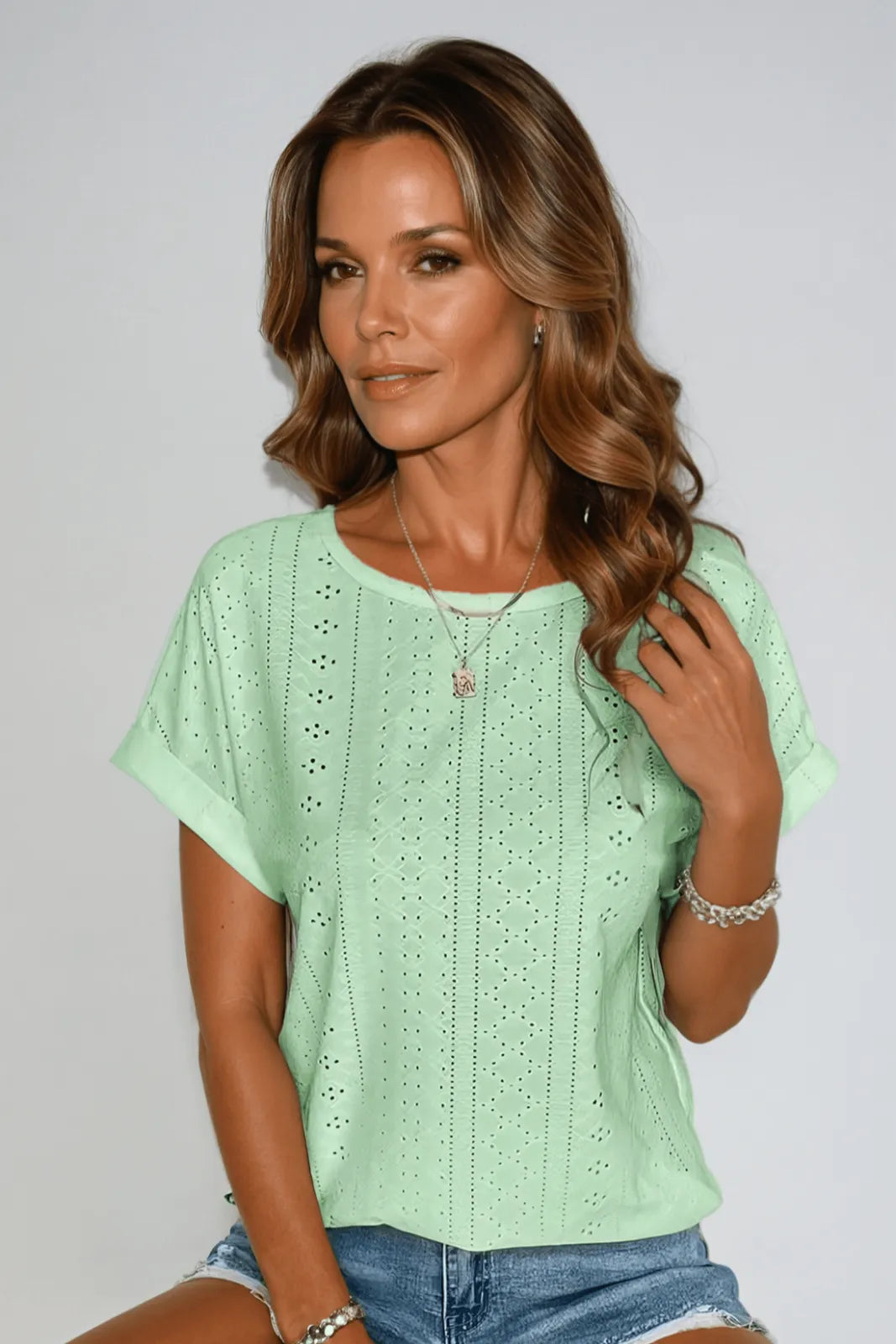 Juniper katoenen damestop met broderie, korte mouwen en ronde hals
