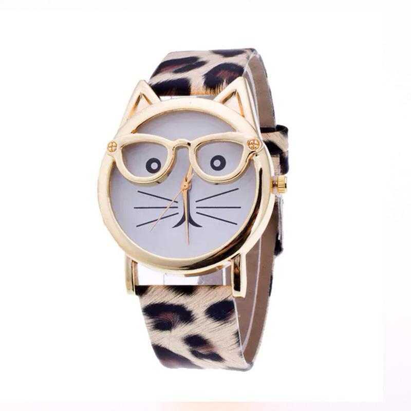 Horloge met wijzerplaat in kattenvorm