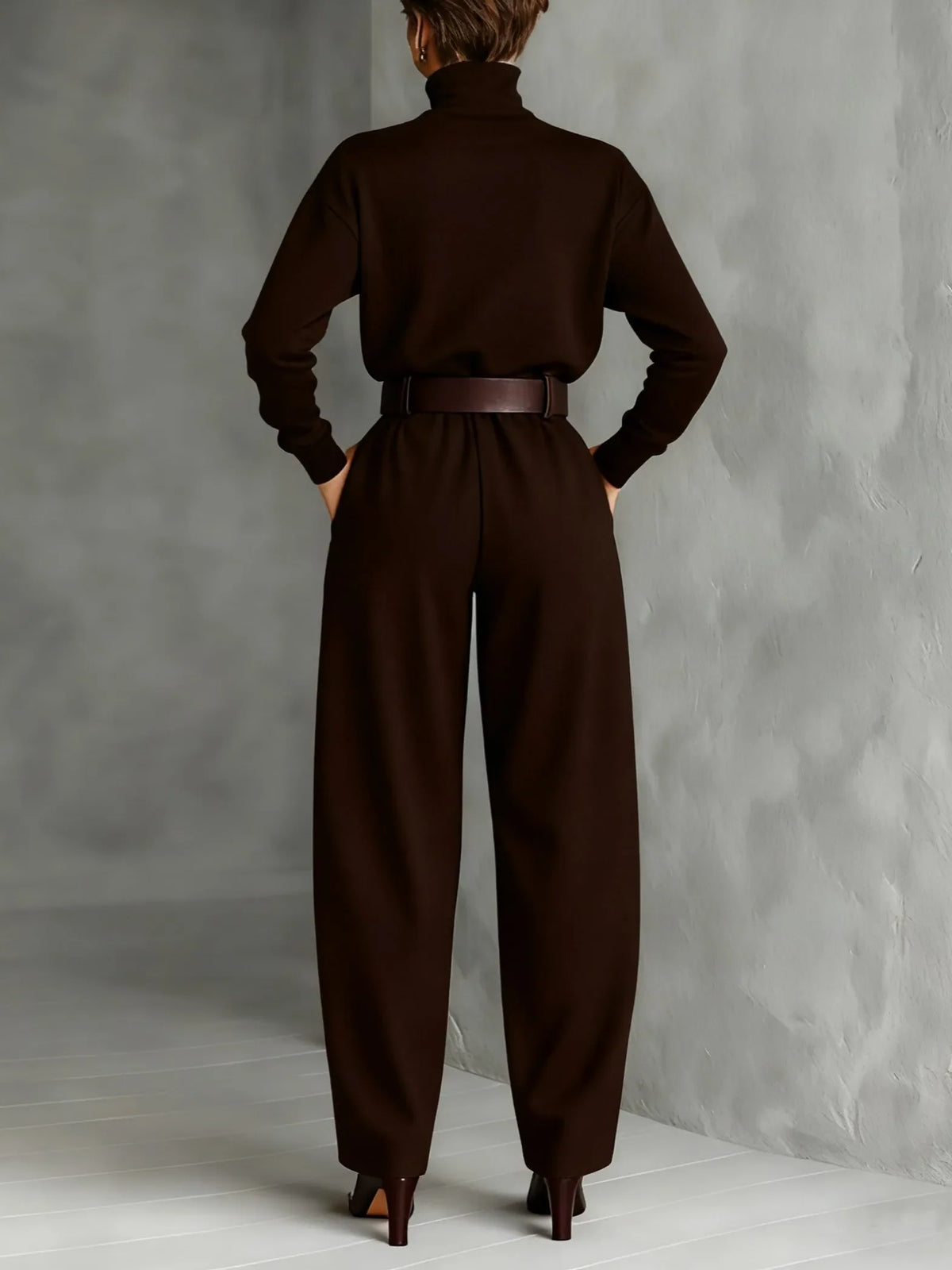 Lisa damesjumpsuitset met hoge hals en wijde pijpen