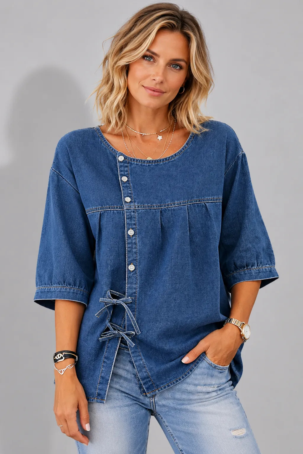 Losvallende denim damesblouse met knoopsluiting