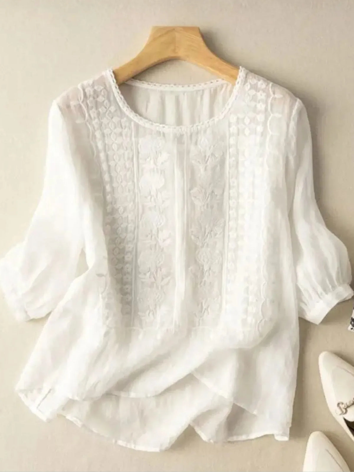 Lyric geborduurde damesblouse met pofmouwen