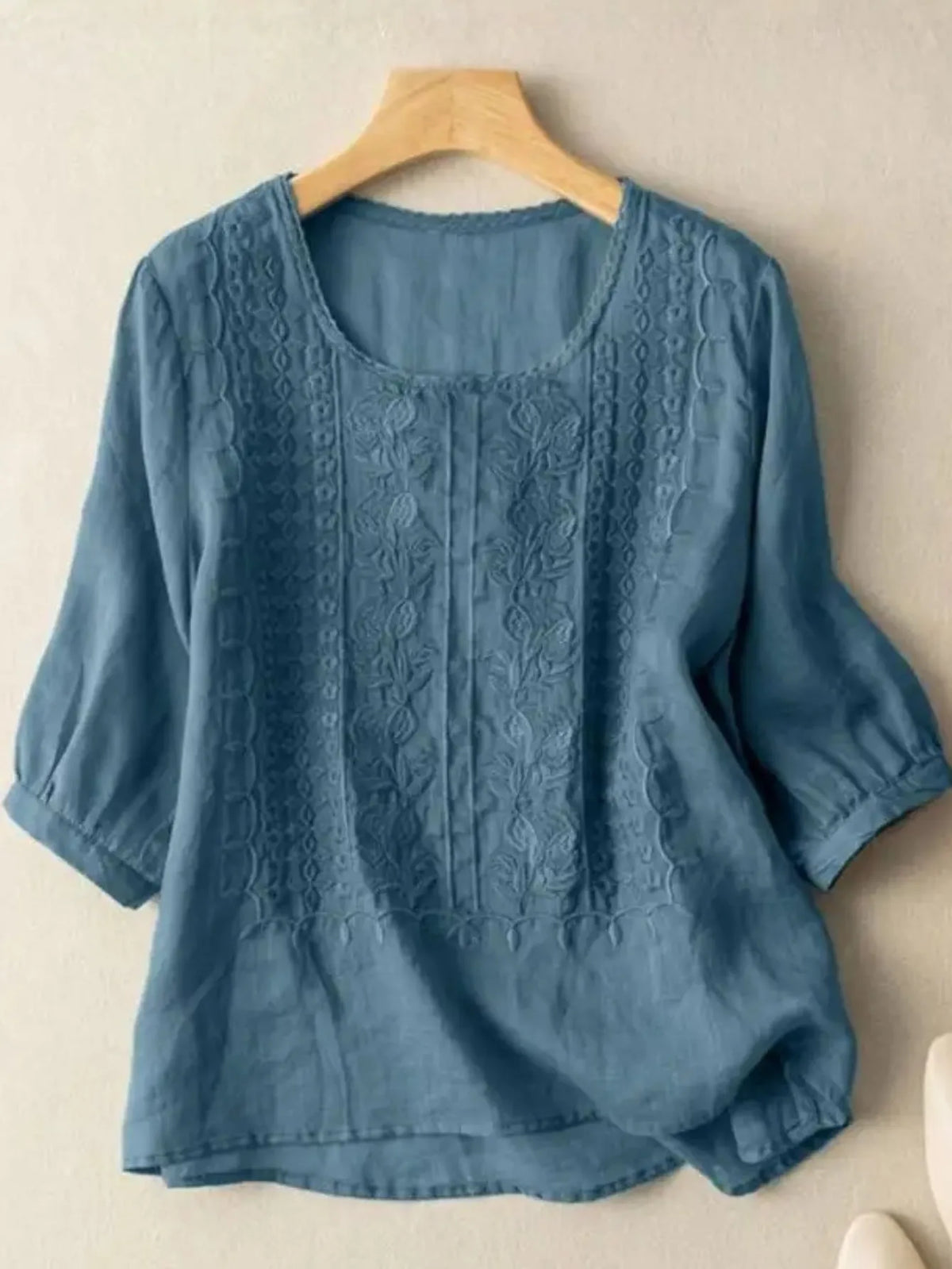 Lyric geborduurde damesblouse met pofmouwen