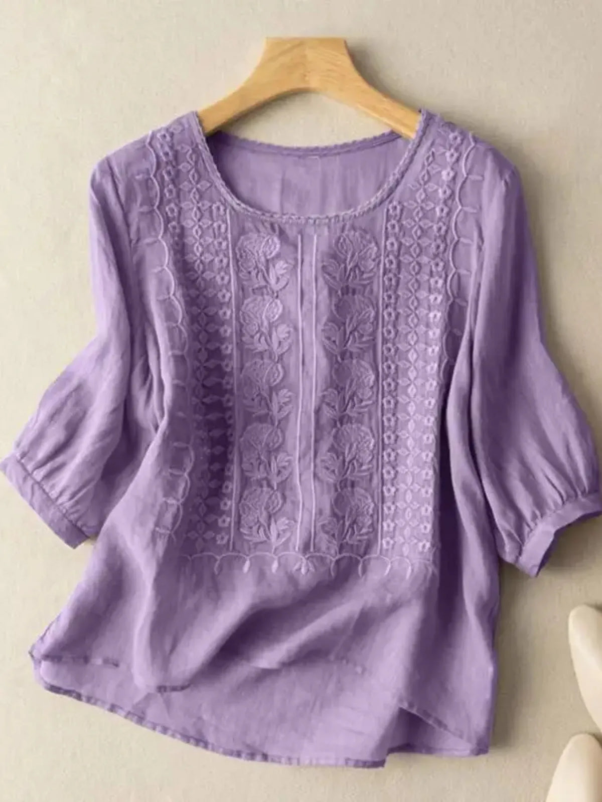 Lyric geborduurde damesblouse met pofmouwen
