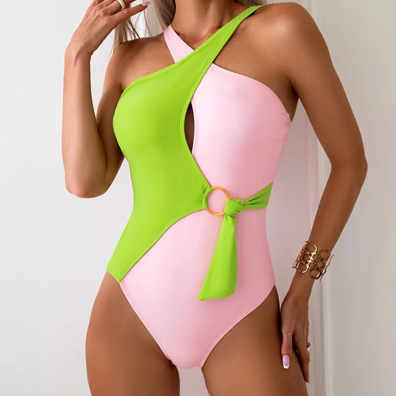 Dit badpak is de perfecte combinatie van comfort, stijl en functionaliteit, waardoor je er fantastisch uitziet en je zelfverzekerd voelt tijdens al je zomerse avonturen.