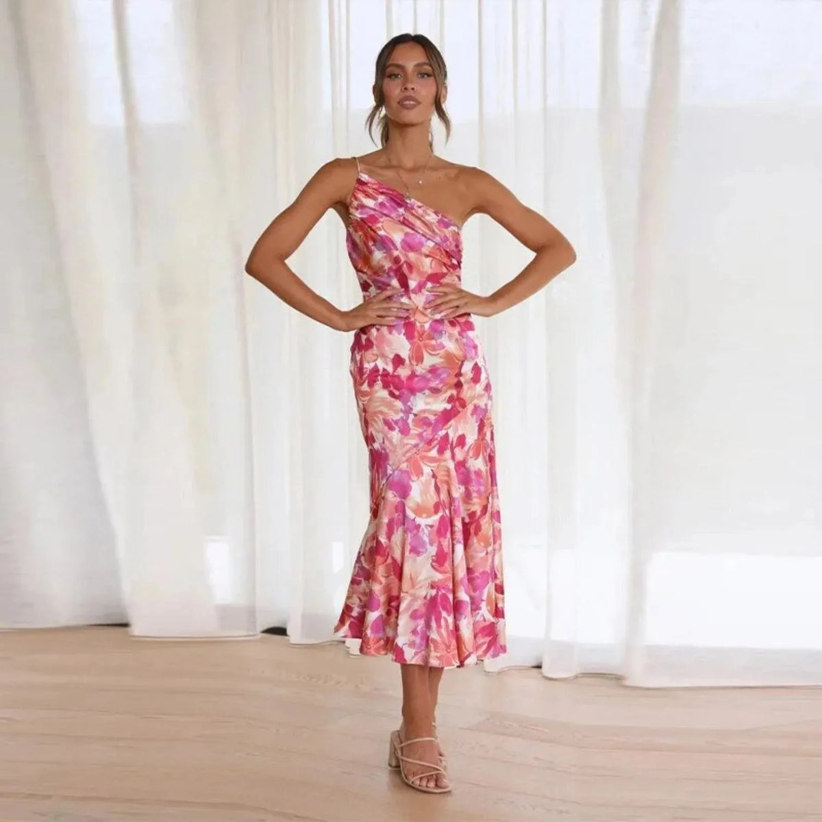 Maira asymmetrische maxijurk voor dames met bloemenprint en één schouder