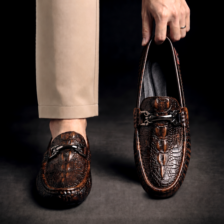 Nette herenschoenen, loafers met krokodillenreliëf leer en metalen gesp
