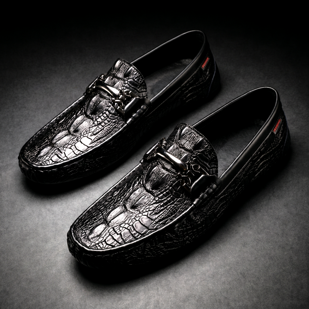 Nette herenschoenen, loafers met krokodillenreliëf leer en metalen gesp