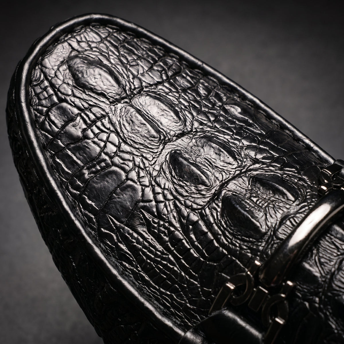 Nette herenschoenen, loafers met krokodillenreliëf leer en metalen gesp