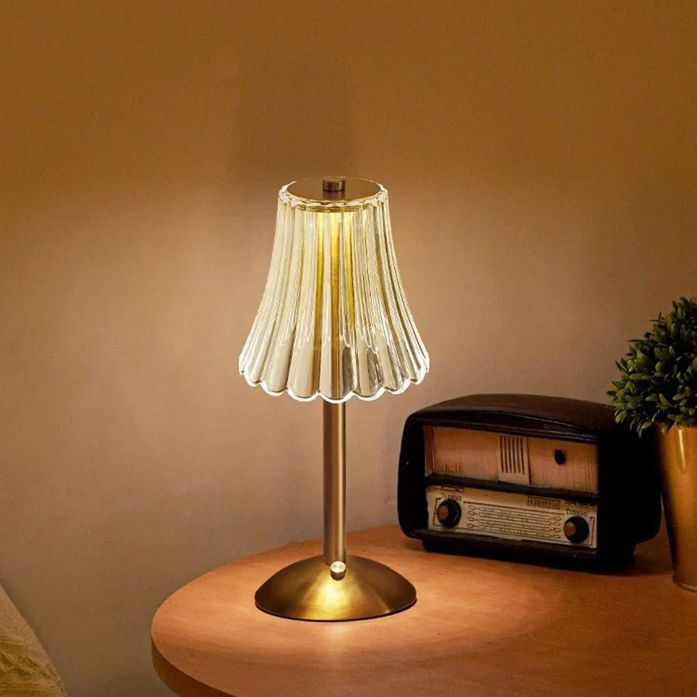 Elegante LED tafellamp met kristallen lampenkap en gouden afwerking – touchbediening
