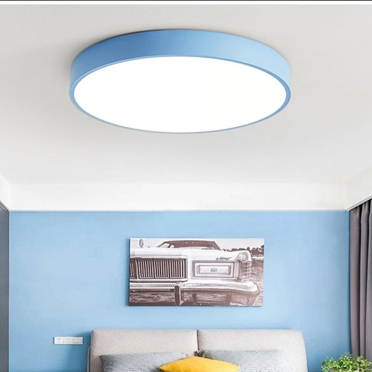 Scandinavische LED-plafondlamp in macaronvorm met houtaccent voor woonkamer of slaapkamer