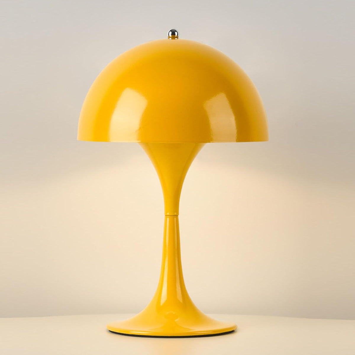 Draadloze tafellamp van metaal en glas met accu