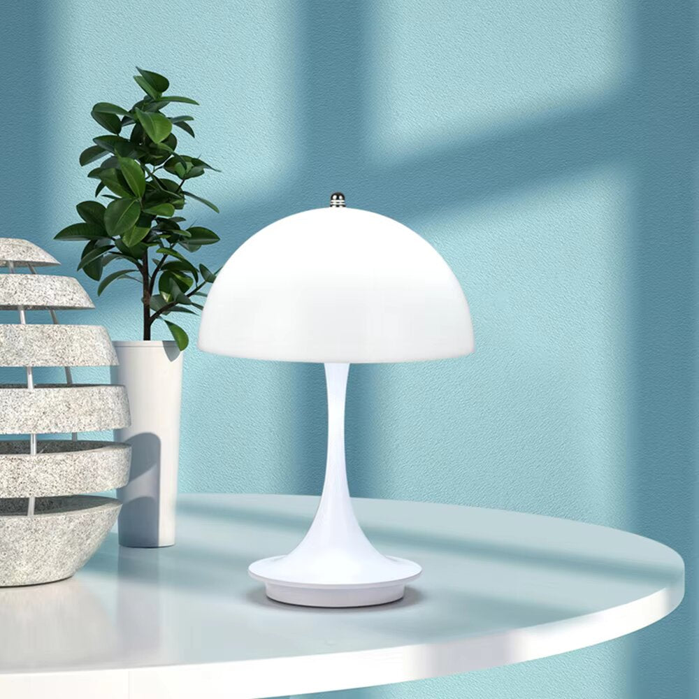 Draadloze tafellamp van metaal en glas met accu