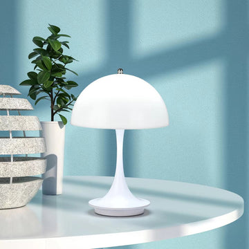 Draadloze tafellamp van metaal en glas met accu