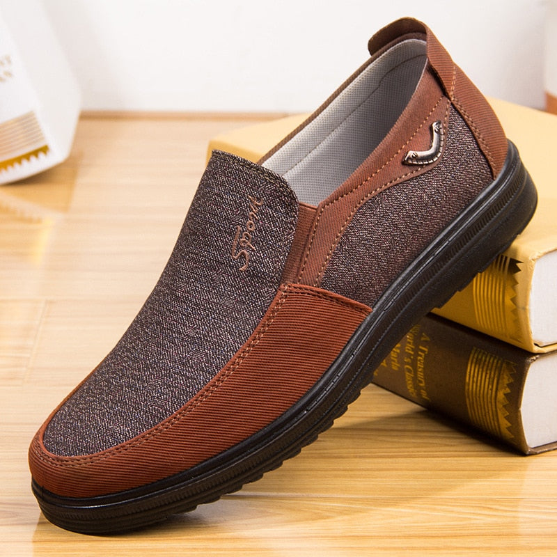 Slipvaste schoenen voor oudere mannen - vertrouwen bij elke stap - Francis