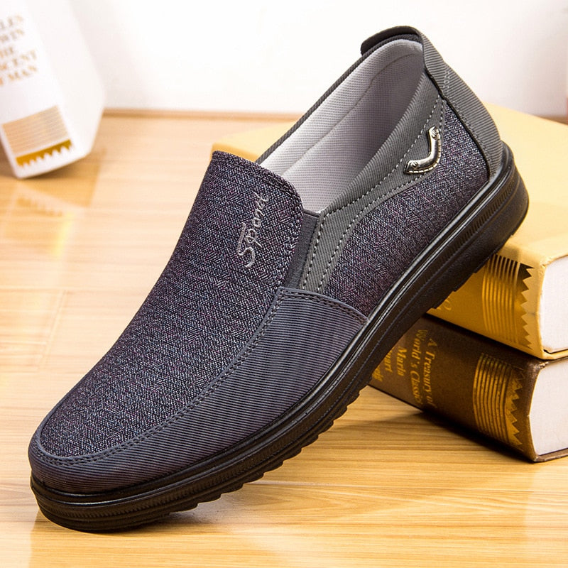 Slipvaste schoenen voor oudere mannen - vertrouwen bij elke stap - Francis
