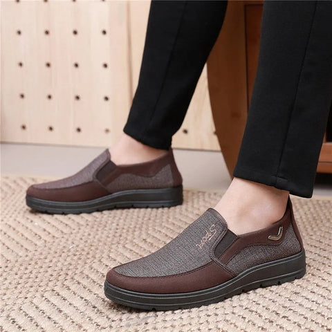 Slipvaste schoenen voor oudere mannen - vertrouwen bij elke stap - Francis