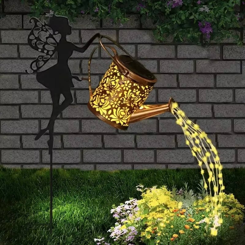 Zonne-energie tuinlamp voor buiten met metalen gieter en vallende ledsnoer, koper