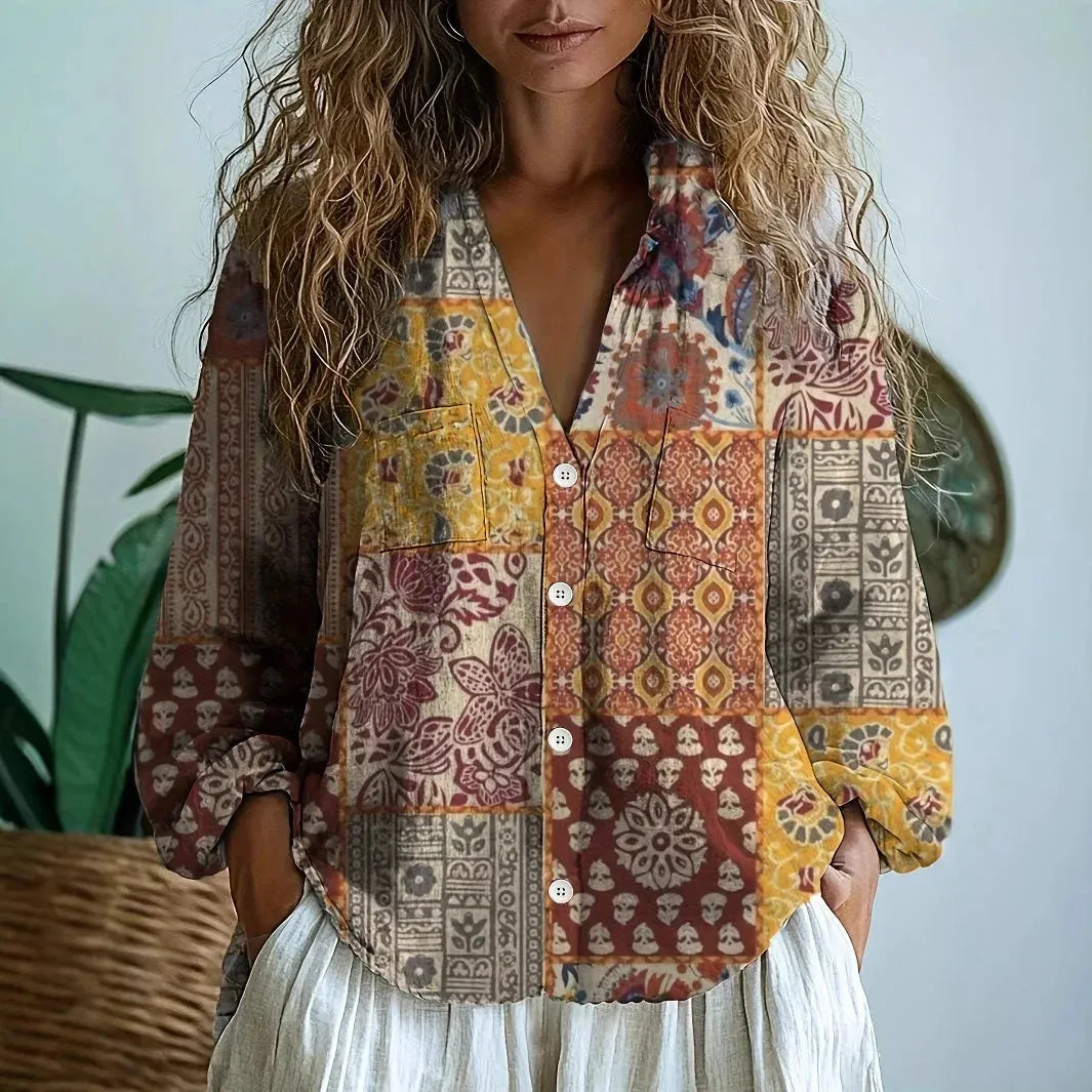 Petra geborduurde damesblouse met V-hals
