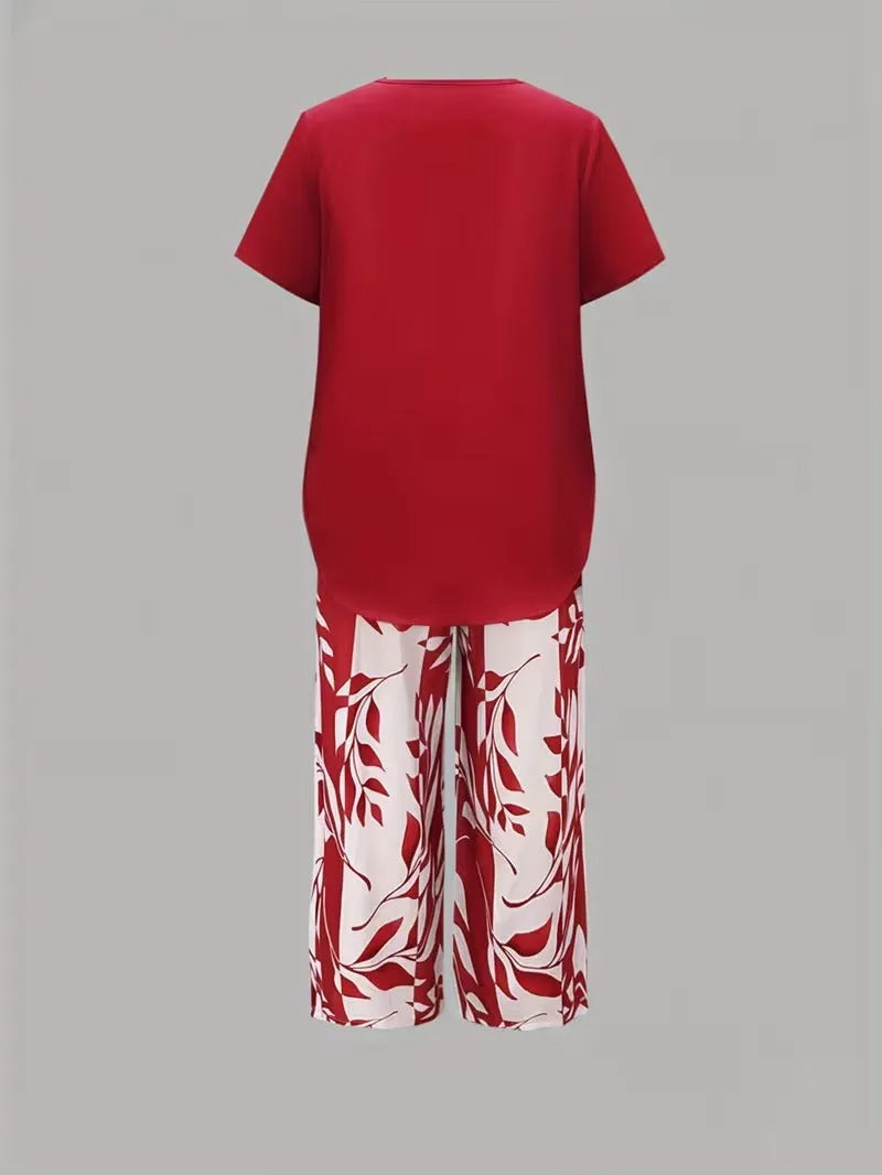 Primrose tweedelige damesset met verkorte capribroek en bladerenprint