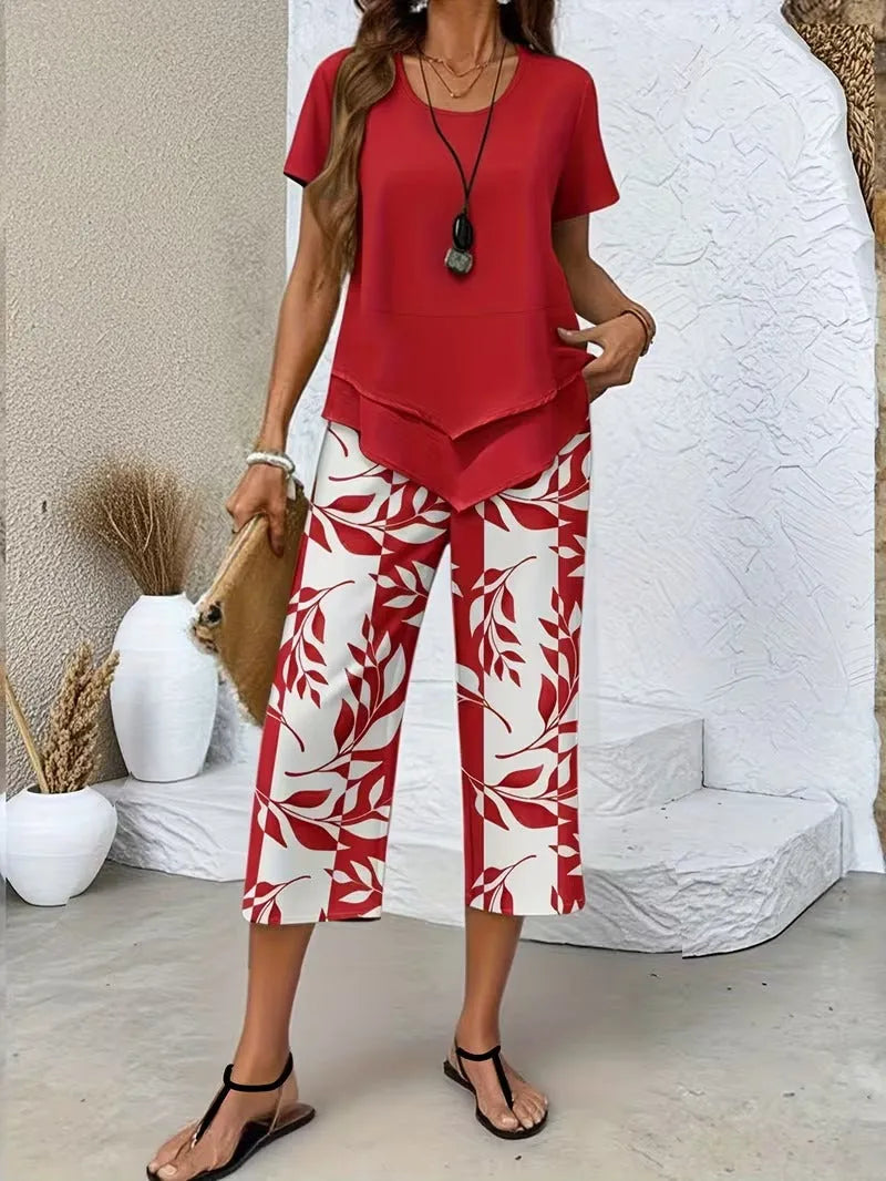 Primrose tweedelige damesset met verkorte capribroek en bladerenprint